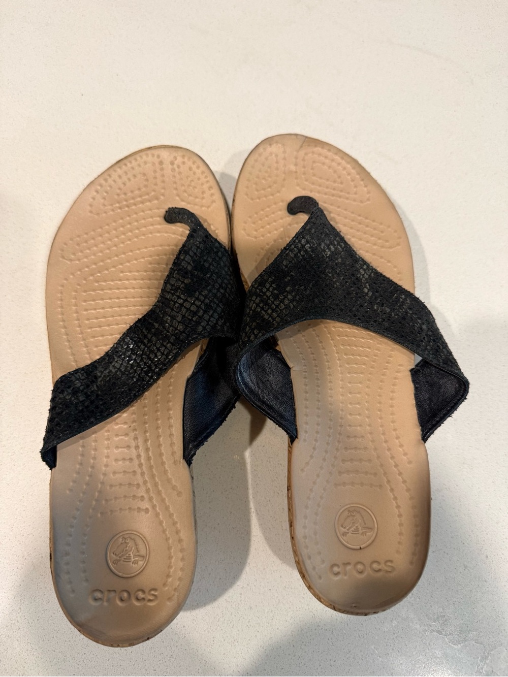 CROCS  Wedge black flip flop